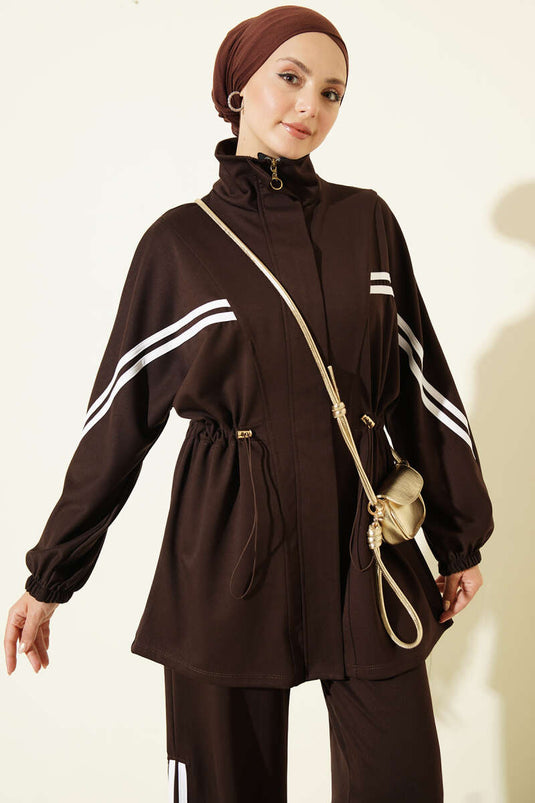 Ensemble Deux Pièces Marron À Ceinture Et Détails Rayés