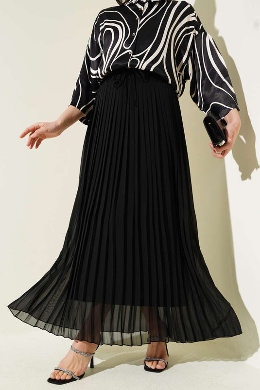 تنورة شيفون مطوية بخصر مطاطي باللون الأسود