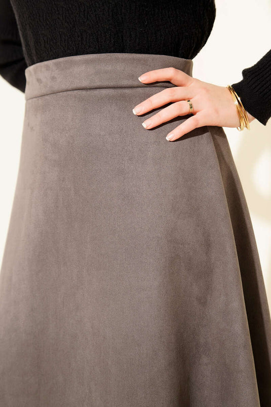 تنورة كلوش من الجلد المدبوغ المطاطي بلون الدخان