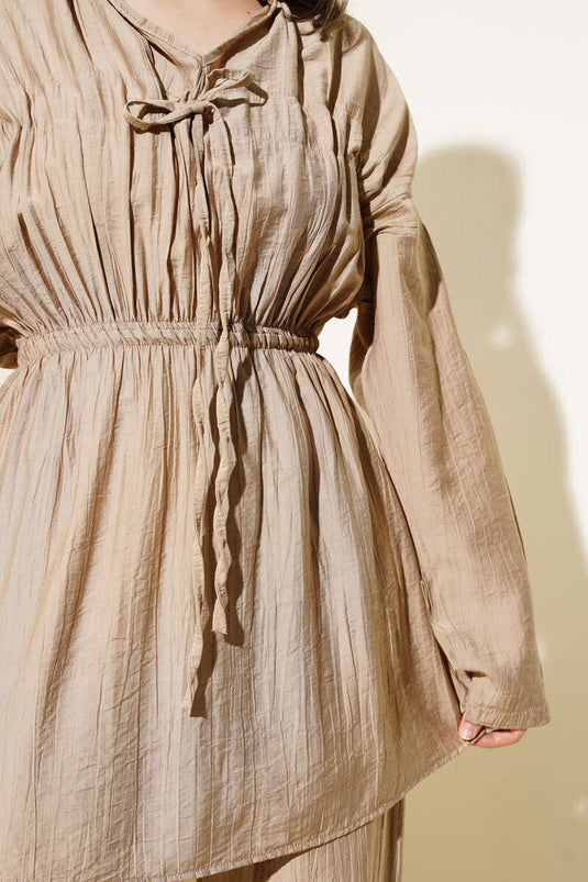 طقم من قطعتين بخصر مطاطي ونفق من المنك