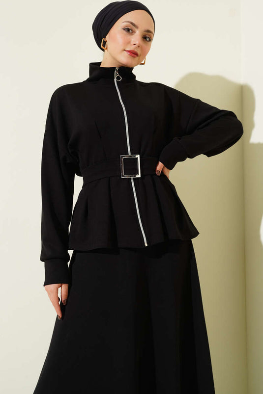 Zweiteiliges Set in Schwarz mit Loyache-Rock mit Gürtel und Abnähern.