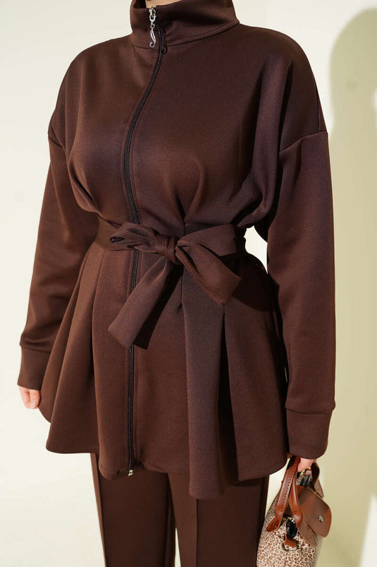 بدلة غوص من قطعتين مع حزام حول الخصر، لون بني