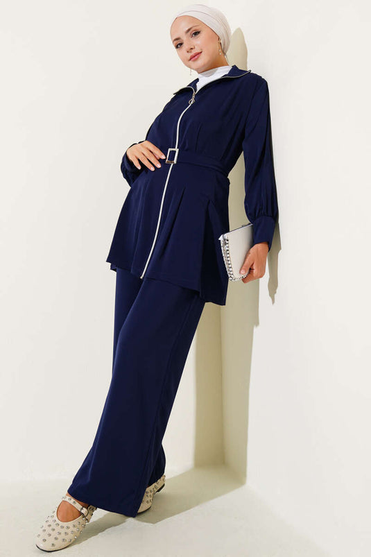 بدلة مكونة من قطعتين بسحاب وحزام وخصر مطوية باللون الأزرق الداكن