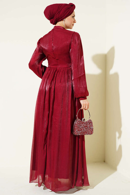 Abendkleid mit Taillenband, Steinen und Raffungen in Bordeaux
