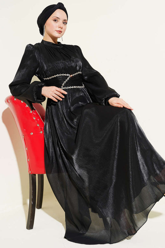 Abito da sera nero con coulisse e striscia decorata con pietre
