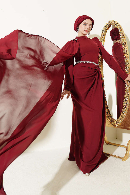 Robe De Soirée Bordo Avec Cape Et Détails De Pierres