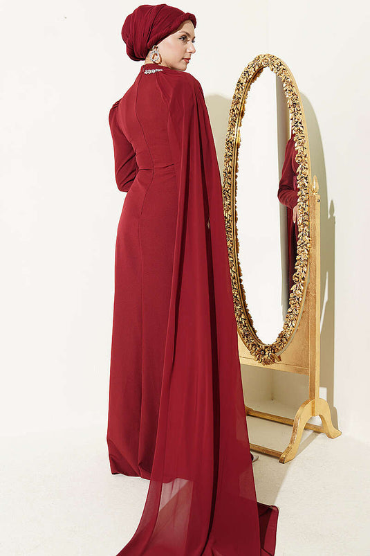 Robe De Soirée Bordo Avec Cape Et Détails De Pierres