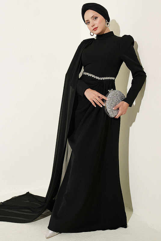 Robe De Soirée Noire Avec Cape Et Détails De Pierres
