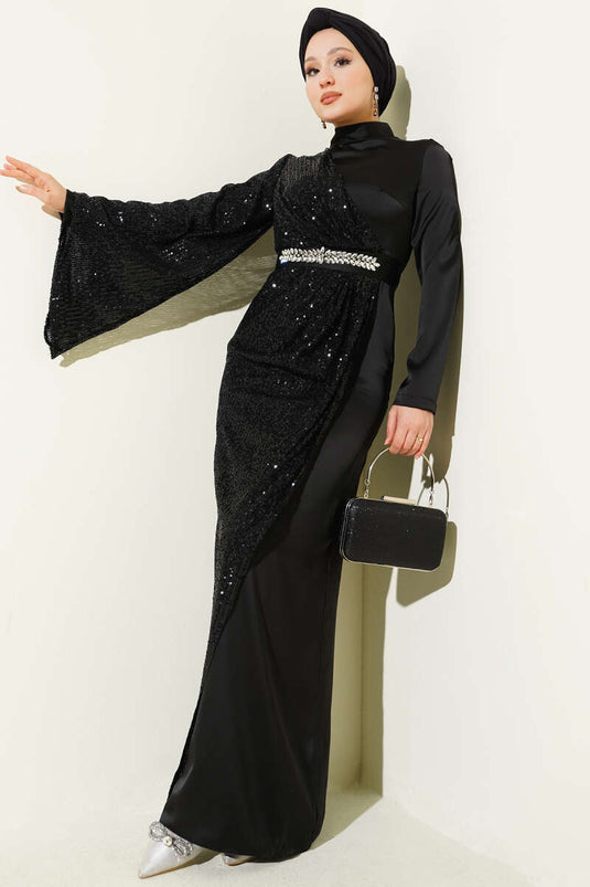 Robe de soirée noire avec taille ornée de pierres et de sequins