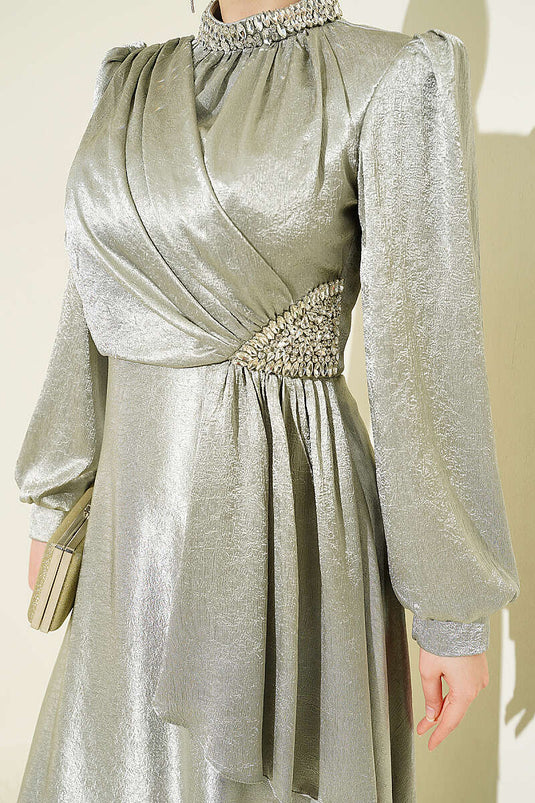 Robe de soirée avec pierres décoratives et fronces latérales, vert avocat