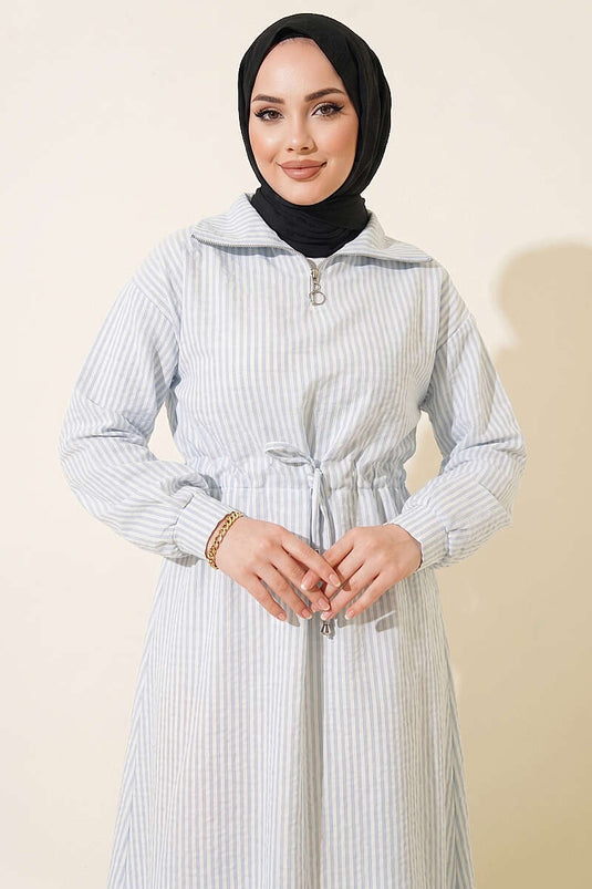 فستان بيل تونيللي مخطط من قماش الجوفري باللون الأزرق الفاتح