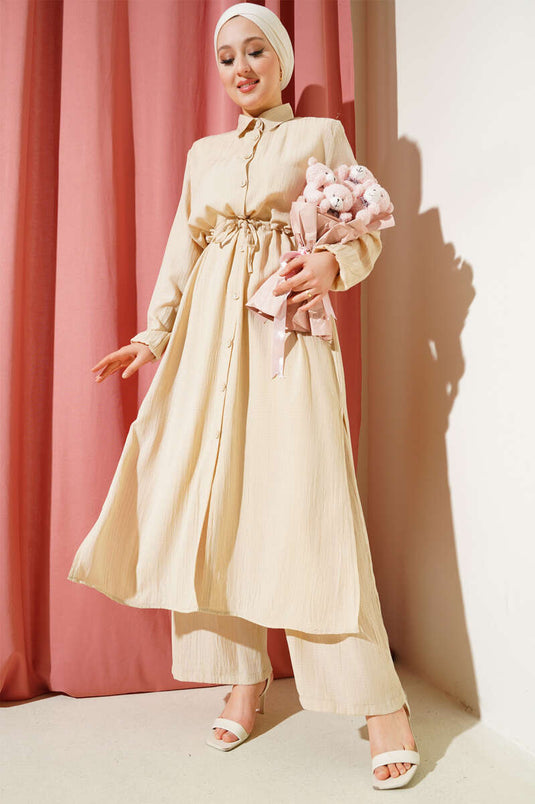 طقم قميص طويل بأزرار عند الخصر من قطعتين، بيج