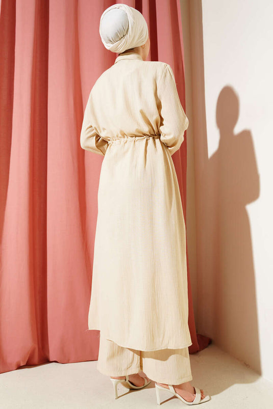 طقم قميص طويل بأزرار عند الخصر من قطعتين، بيج