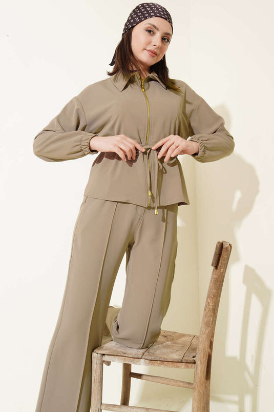 Ensemble basique deux pièces beige avec ceinture et fermeture éclair