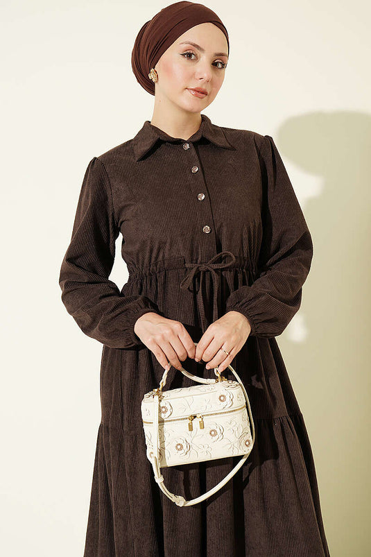 Samtkleid In Kaffee Mit Gürtel