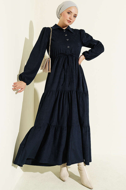 Blaue Samtkleid Mit Gürtel