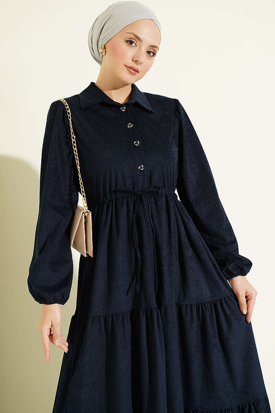 Blaue Samtkleid Mit Gürtel