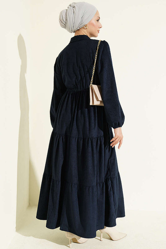 Blaue Samtkleid Mit Gürtel