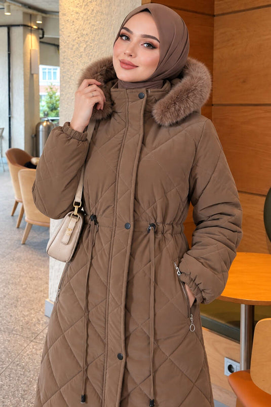 Manteau Matelassé Avec Ceinture Et Fourrure En Couleur Café