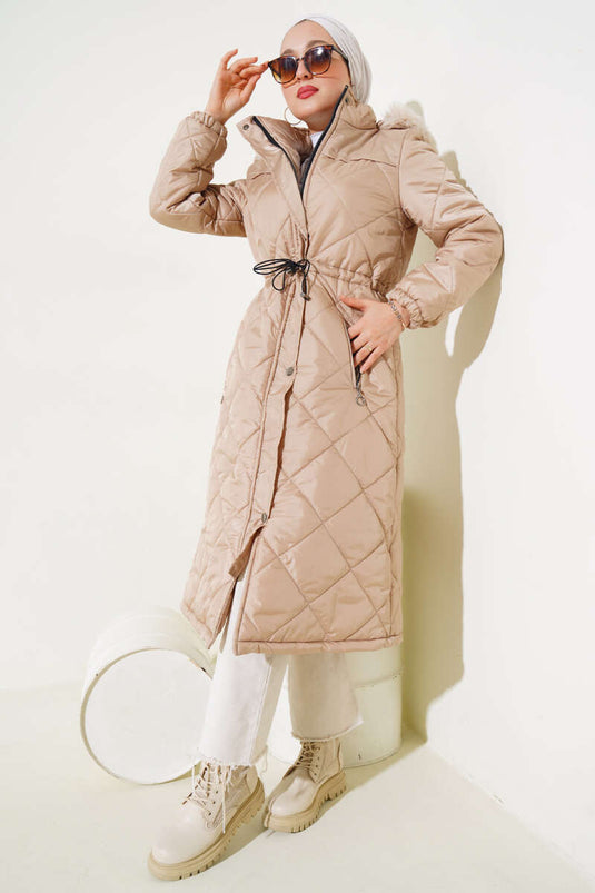 Manteau Long Matelassé avec Taille Tunnel Beige