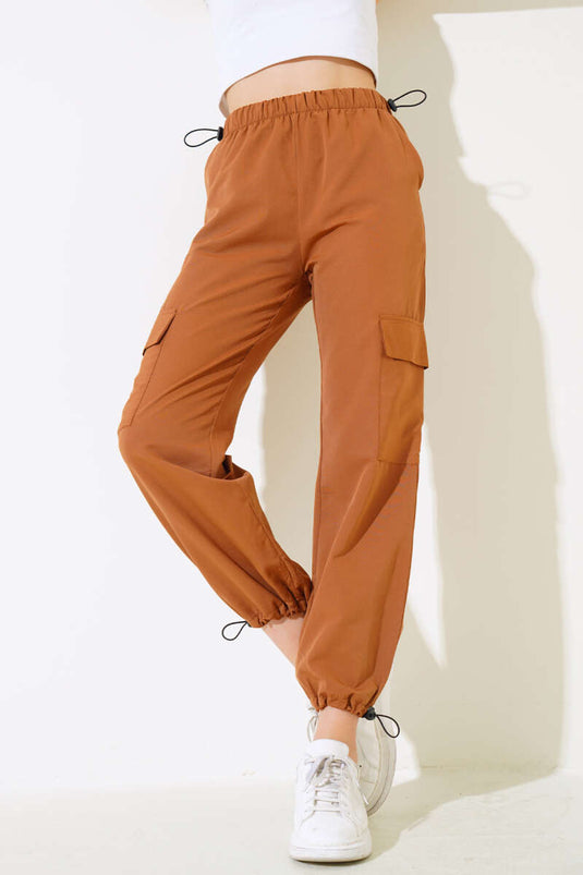 بنطلون باراشوت بخصر مطاطي وجيوب للساق بلون الجمل