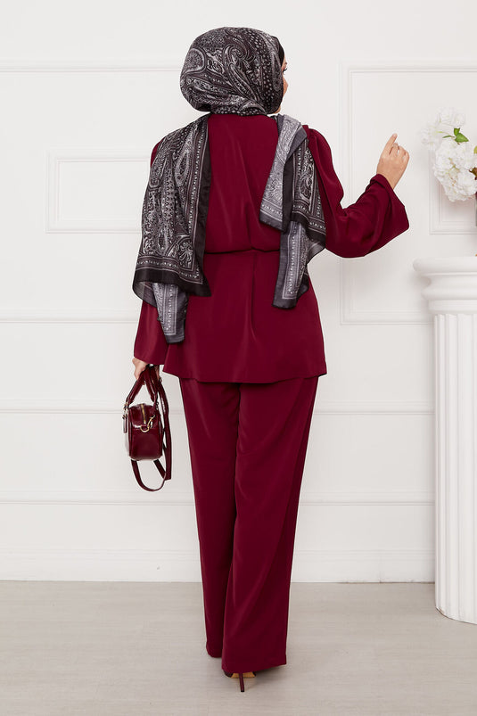 بدلة حجاب بريطانية بأزرار مربوطة على الخصر باللون الأحمر الداكن