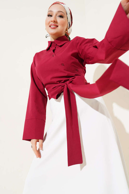 قميص قصير برباط على الخصر باللون الأحمر الداكن