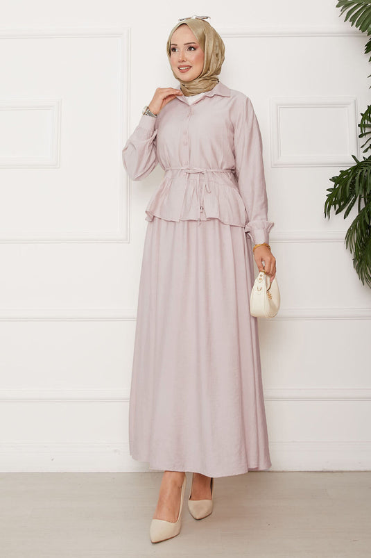 Costume deux pièces fraise avec lien à la taille et jupe, beige