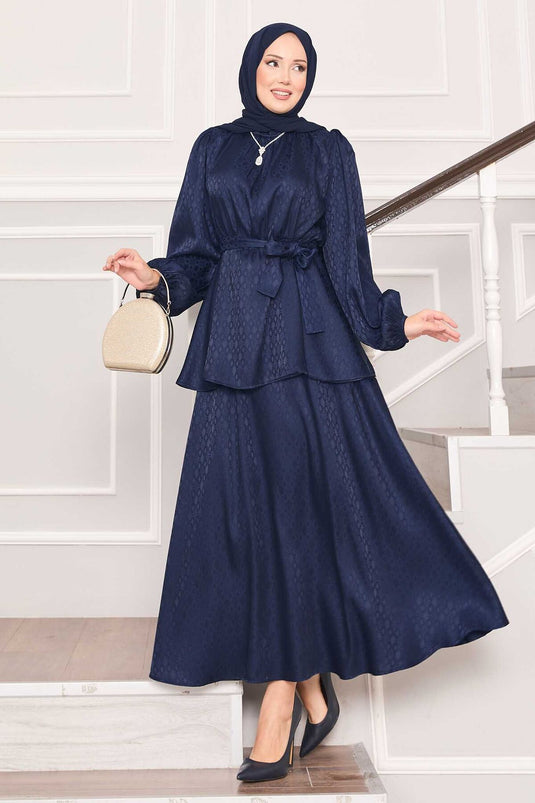 بدلة حجاب من الجاكار بتصميم مطوي عند الخصر باللون الأزرق الداكن