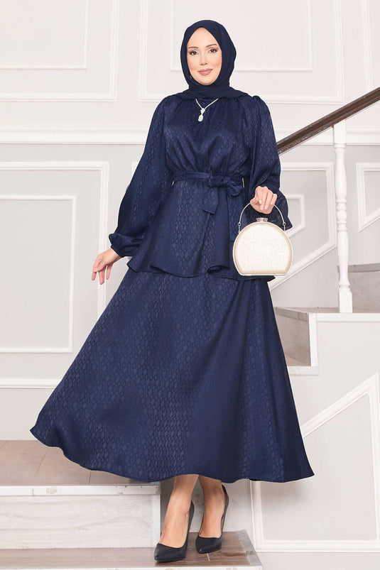 بدلة حجاب من الجاكار بتصميم مطوي عند الخصر باللون الأزرق الداكن
