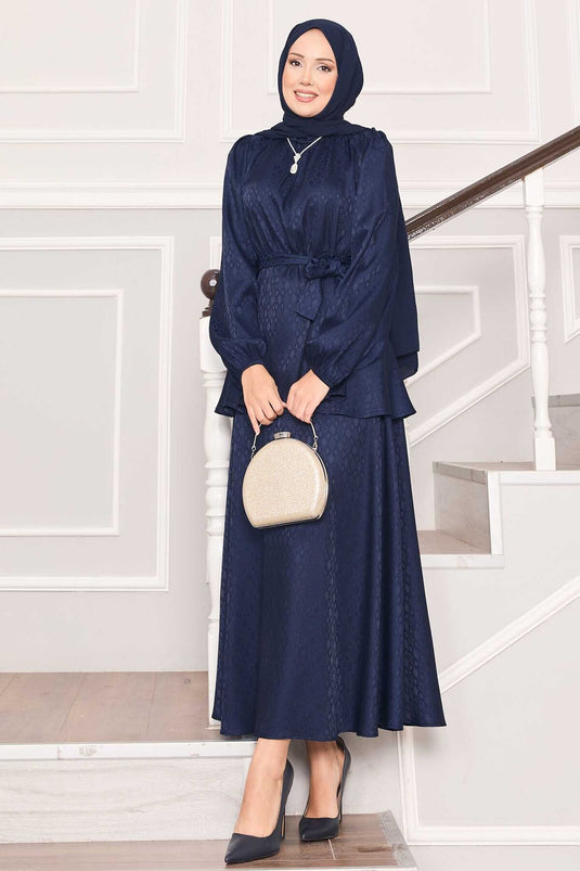 بدلة حجاب من الجاكار بتصميم مطوي عند الخصر باللون الأزرق الداكن