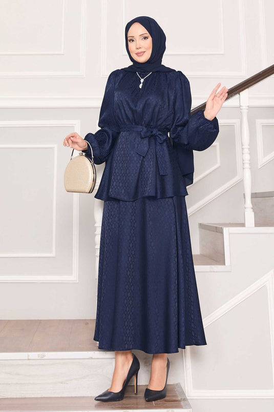 بدلة حجاب من الجاكار بتصميم مطوي عند الخصر باللون الأزرق الداكن