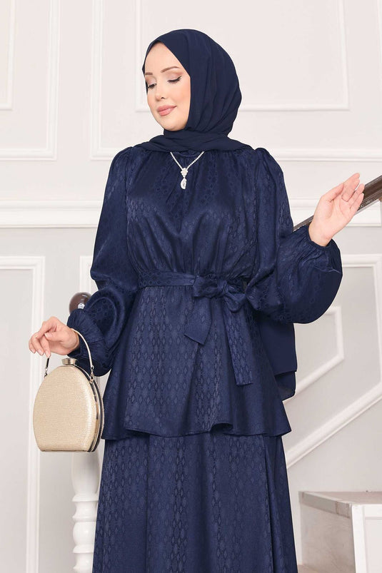 بدلة حجاب من الجاكار بتصميم مطوي عند الخصر باللون الأزرق الداكن