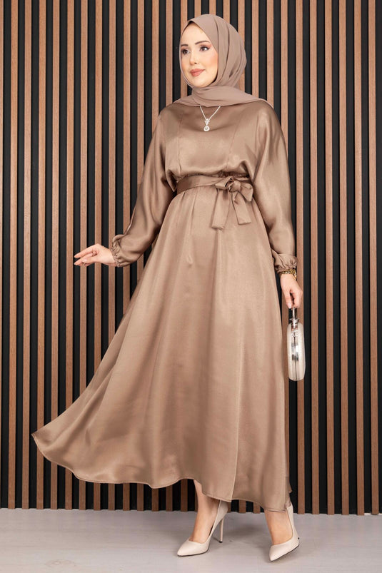 Robe voilée à ceinture froncée Beli couleur vison