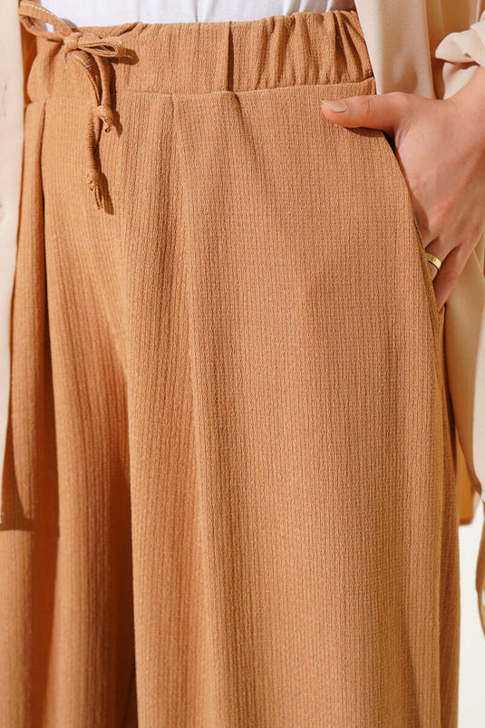 Pantalon ample avec cordon noué à la taille, couleur camel
