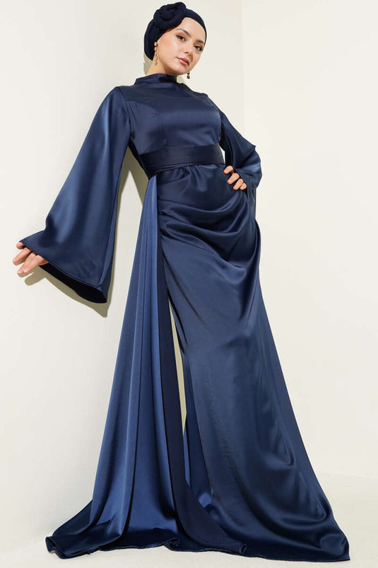 Robe de soirée en satin bleu marine avec ceinture et queue