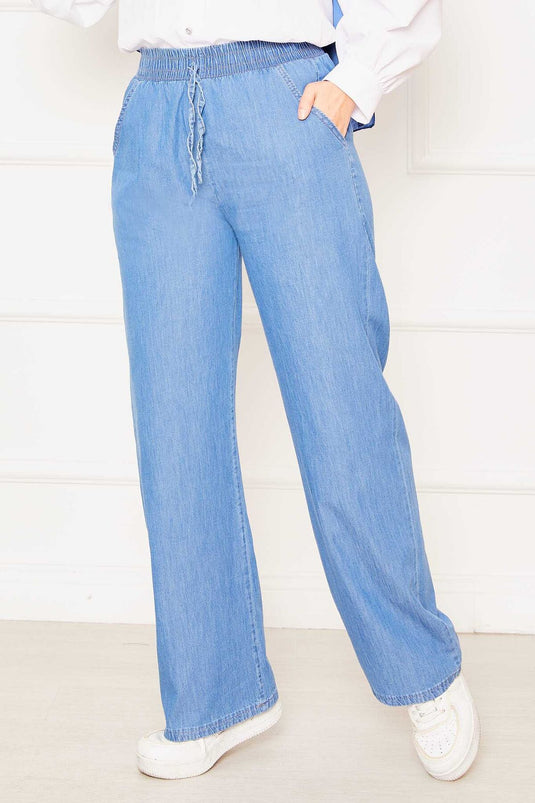 Jean bleu avec poches à taille élastique