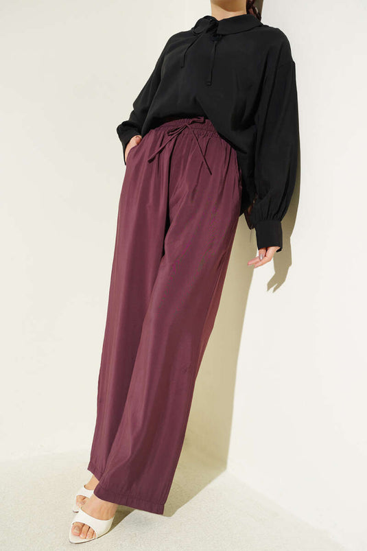 Pantalon en modal bordeaux avec poches et taille élastique