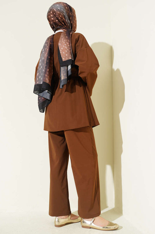Ensemble double avec boutons dorés et élastique, couleur café