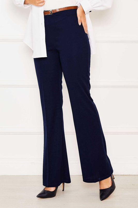 بنطلون جينز بخصر مطاطي وقصة جرس باللون الأزرق الداكن