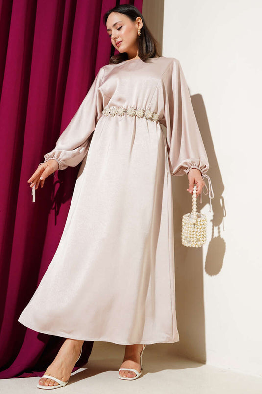 Beli Lastikli Yarasa Kol Saten Elbise Bej