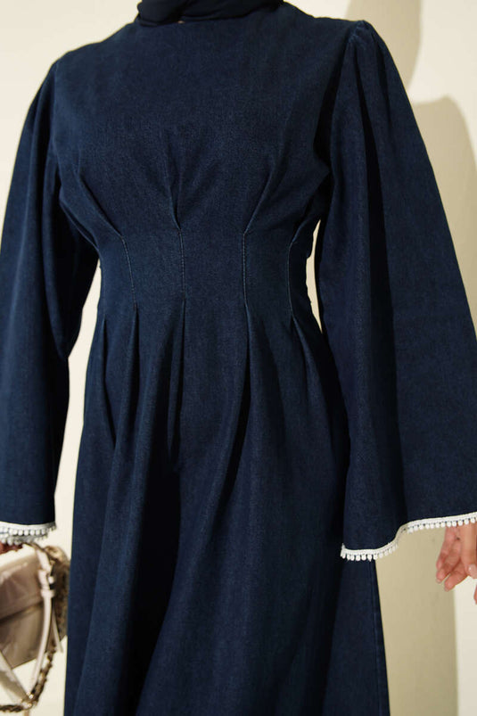 Abito Con Cintura E Dettagli In Blu Navy