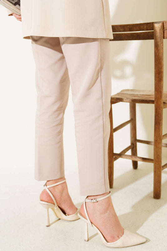 Pantalon skinny en tissu à taille pincée beige