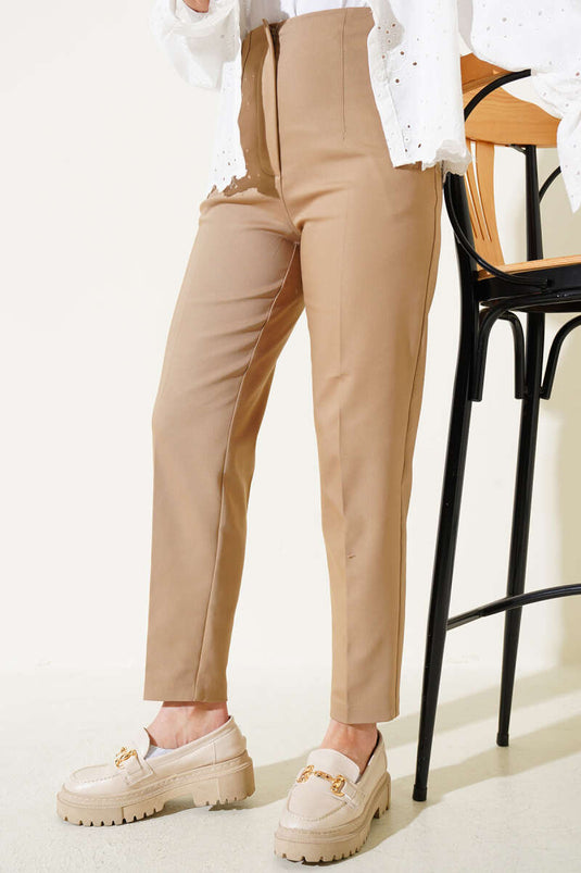 Pantalon skinny à pinces à la taille en tissu vison