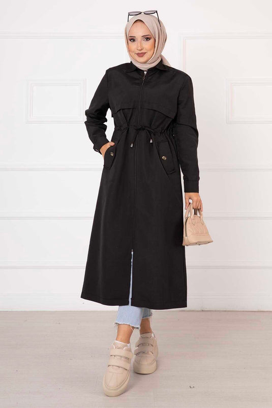 معطف واقٍ من المطر مزود بحزام خصر على شكل نفق وتفاصيل جيوب، أسود