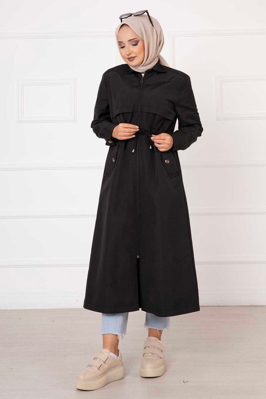 معطف واقٍ من المطر مزود بحزام خصر على شكل نفق وتفاصيل جيوب، أسود