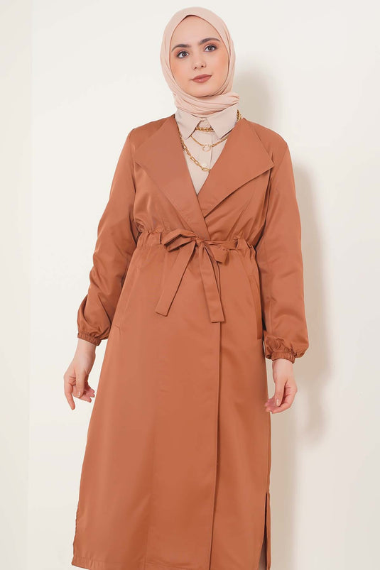 Trench-coat beige avec ceinture à taille tunnel