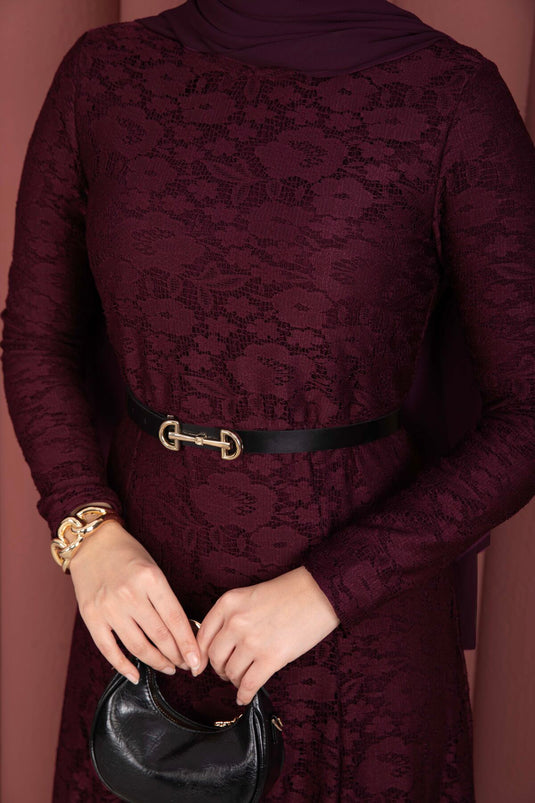 Robe voilée ceinturée Bella avec détails en dentelle bordeaux