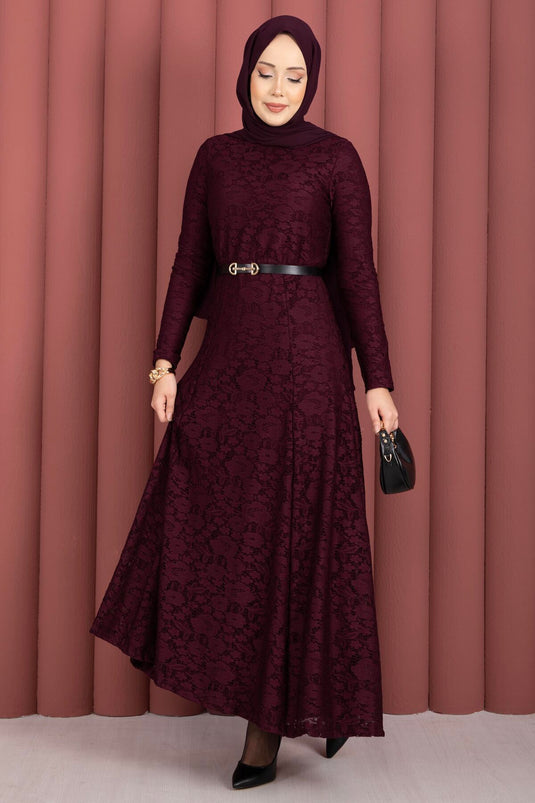 Robe voilée ceinturée Bella avec détails en dentelle bordeaux