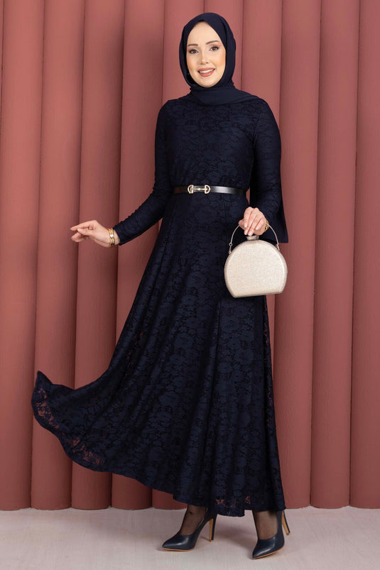 Robe voilée à ceinture avec détails en dentelle Bella bleu marine